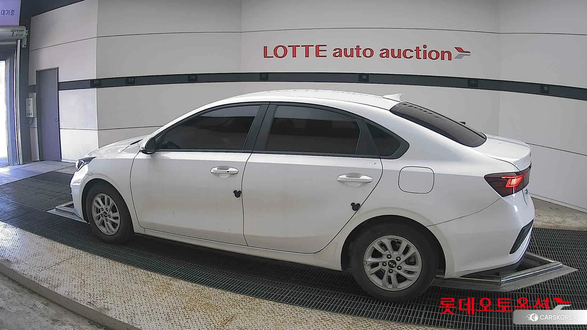 Kia K3 2021 Snow White Pearl из Кореи, фото 2