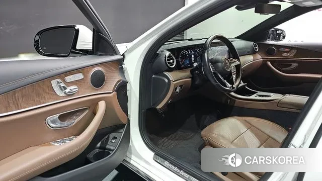 Mercedes-Benz E-Class W213 2020 Белый из Кореи, фото 2