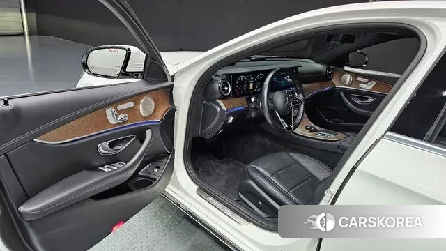 Mercedes-Benz E-Class W213 2022 Белый из Кореи, фото 2