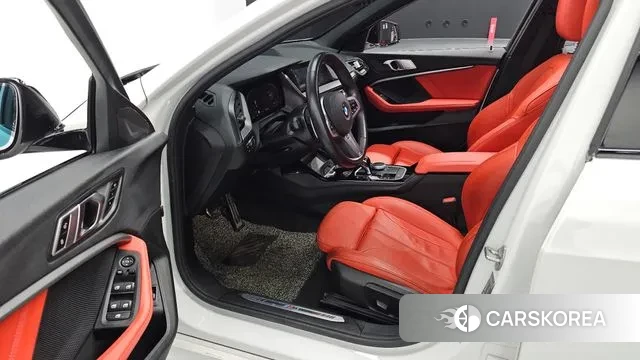 BMW 1 Series (F40) 2021 Белый из Кореи, фото 2