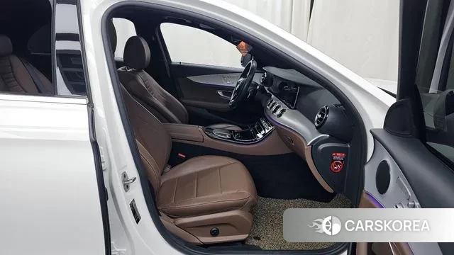 Mercedes-Benz E-Class W213 2020 Белый из Кореи, фото 2