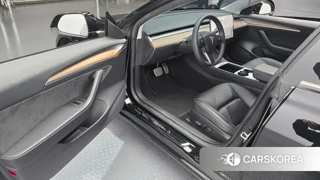 Tesla Model 3 2021 Черный из Кореи, фото 2
