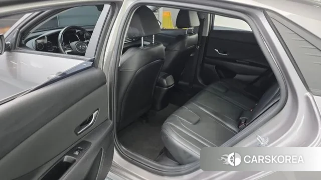 Hyundai Avante Hybrid (CN7) 2022 Серебристо-серый из Кореи, фото 2