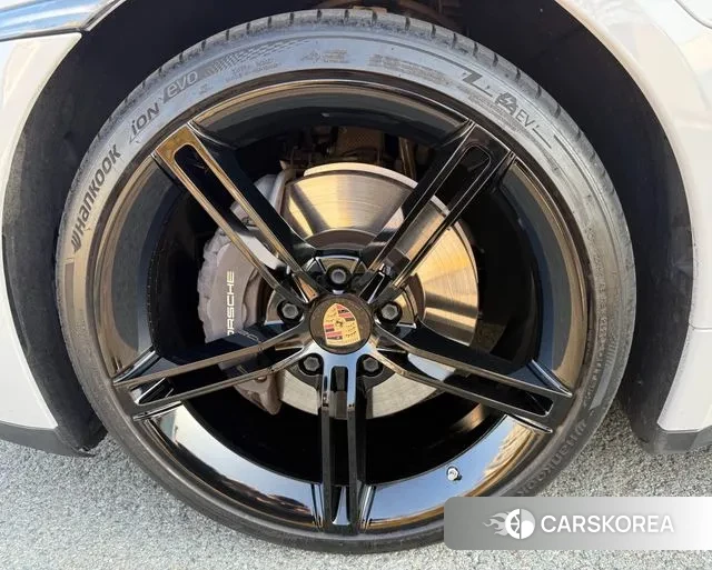 Porsche Taycan 2021 Серебристо-серый из Кореи, фото 2