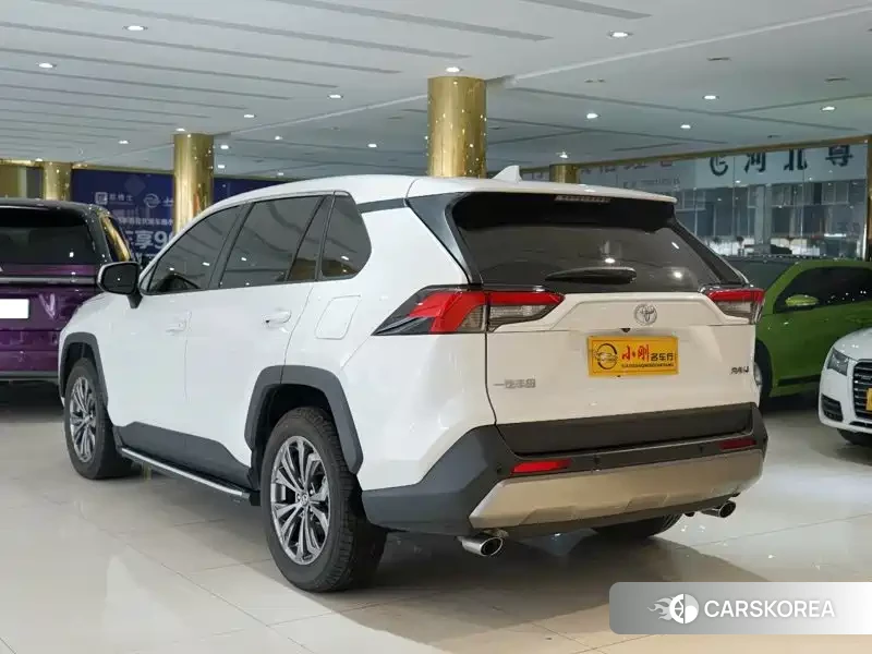 Toyota RAV4 2025 Белый из Китая, фото 2