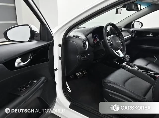 Kia The New K3 2nd generation 2024 Белый из Кореи, фото 2