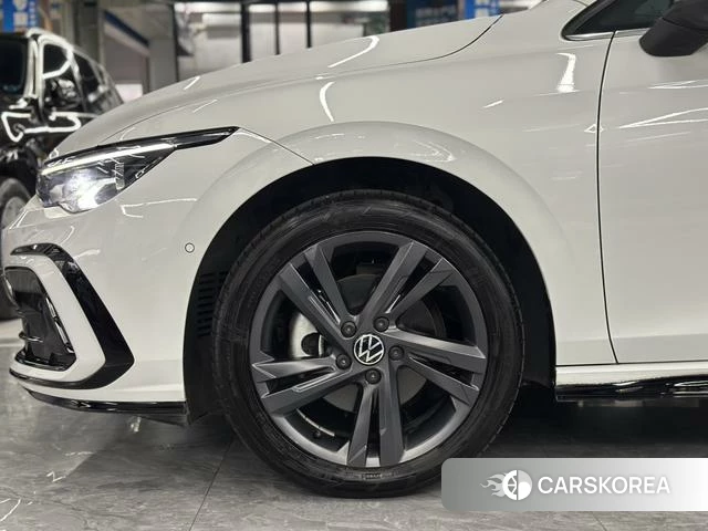 Volkswagen Golf 2023 Белый из Китая, фото 2