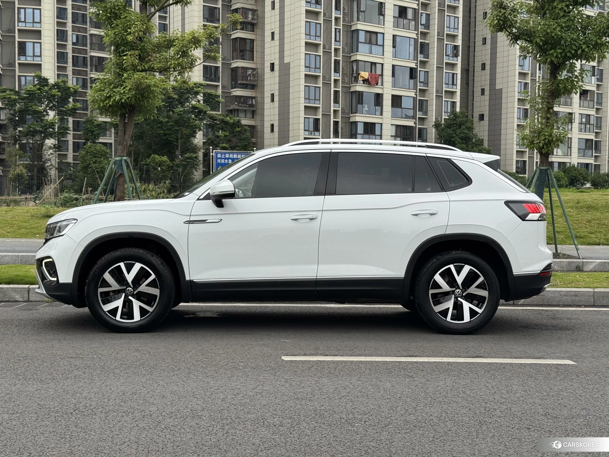 Volkswagen Tanyue 2023 Белый из Китая, фото 2