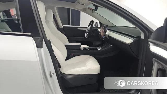 Tesla Model Y 2023 Белый из Кореи, фото 2