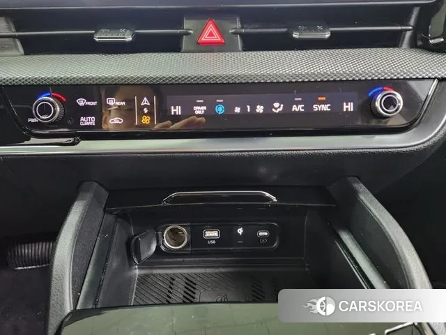 Kia Sportage 5th Generation Hybrid 2023 Белый из Кореи, фото 2