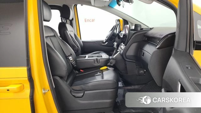 Hyundai Staria 2022 Желтый из Кореи, фото 2