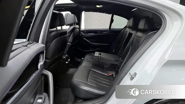 BMW 5 Series (G30) 2019 Белый из Кореи, фото 2