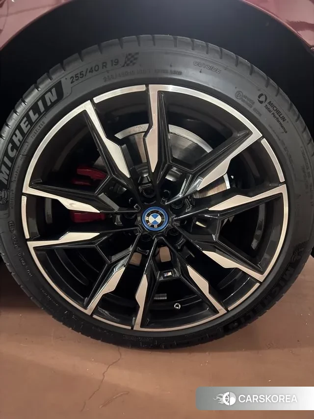 BMW i4 2024 Красный из Кореи, фото 2