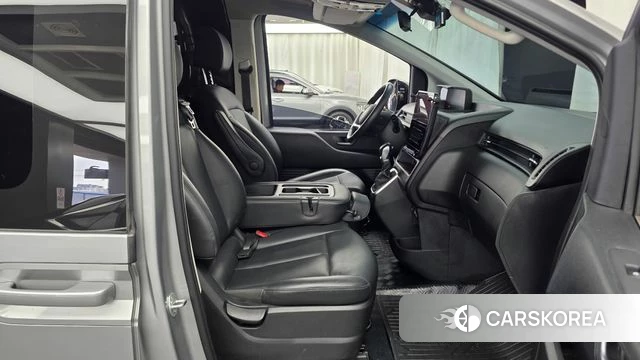 Hyundai Staria 2023 Серебряный из Кореи, фото 2