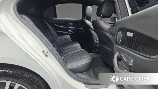 Mercedes-Benz E-Class W213 2022 Белый из Кореи, фото 2