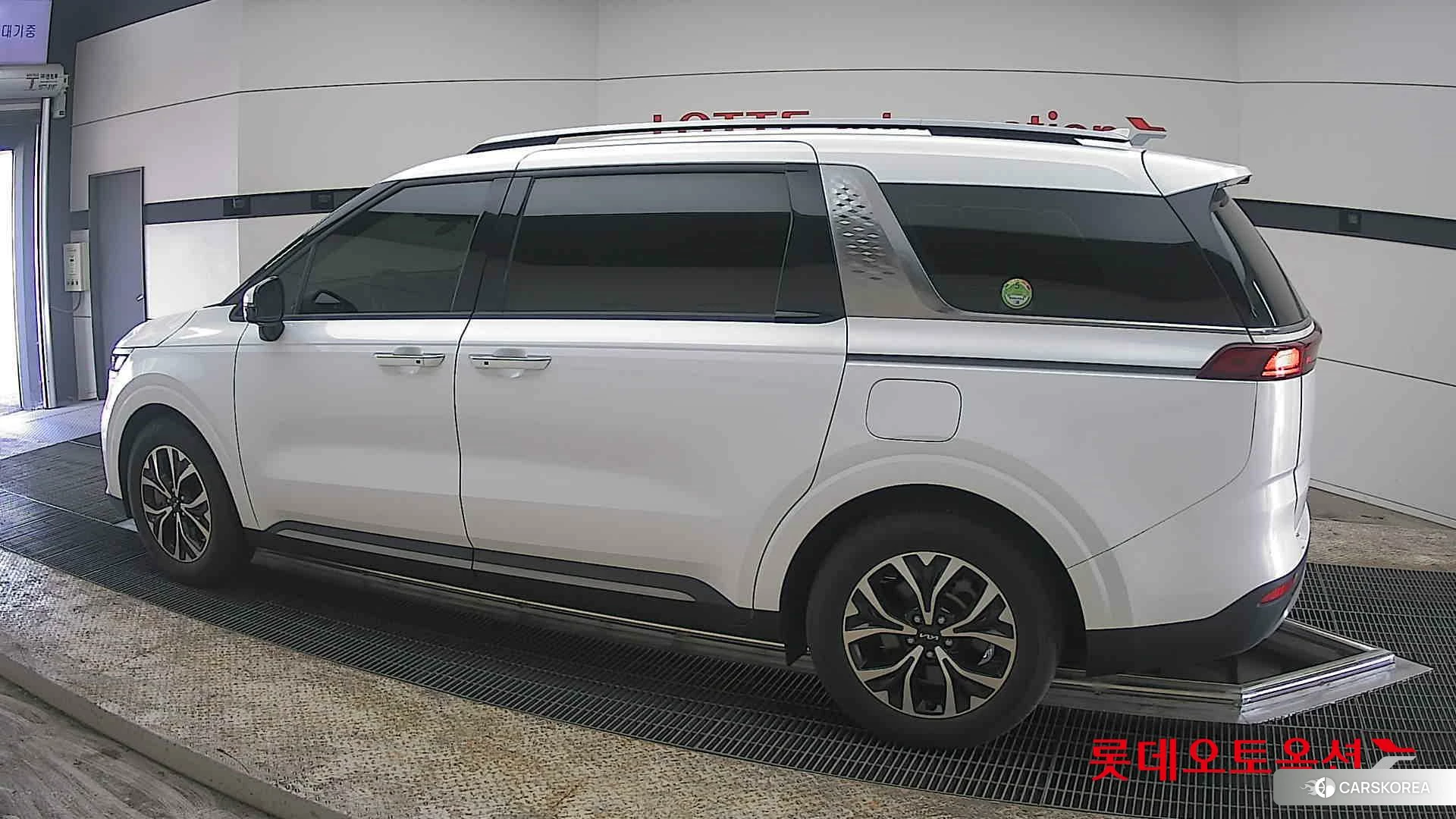 Kia Carnival 2023 Белый из Кореи, фото 2