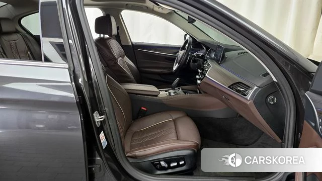 BMW 5 Series (G30) 2018 Серый из Кореи, фото 2