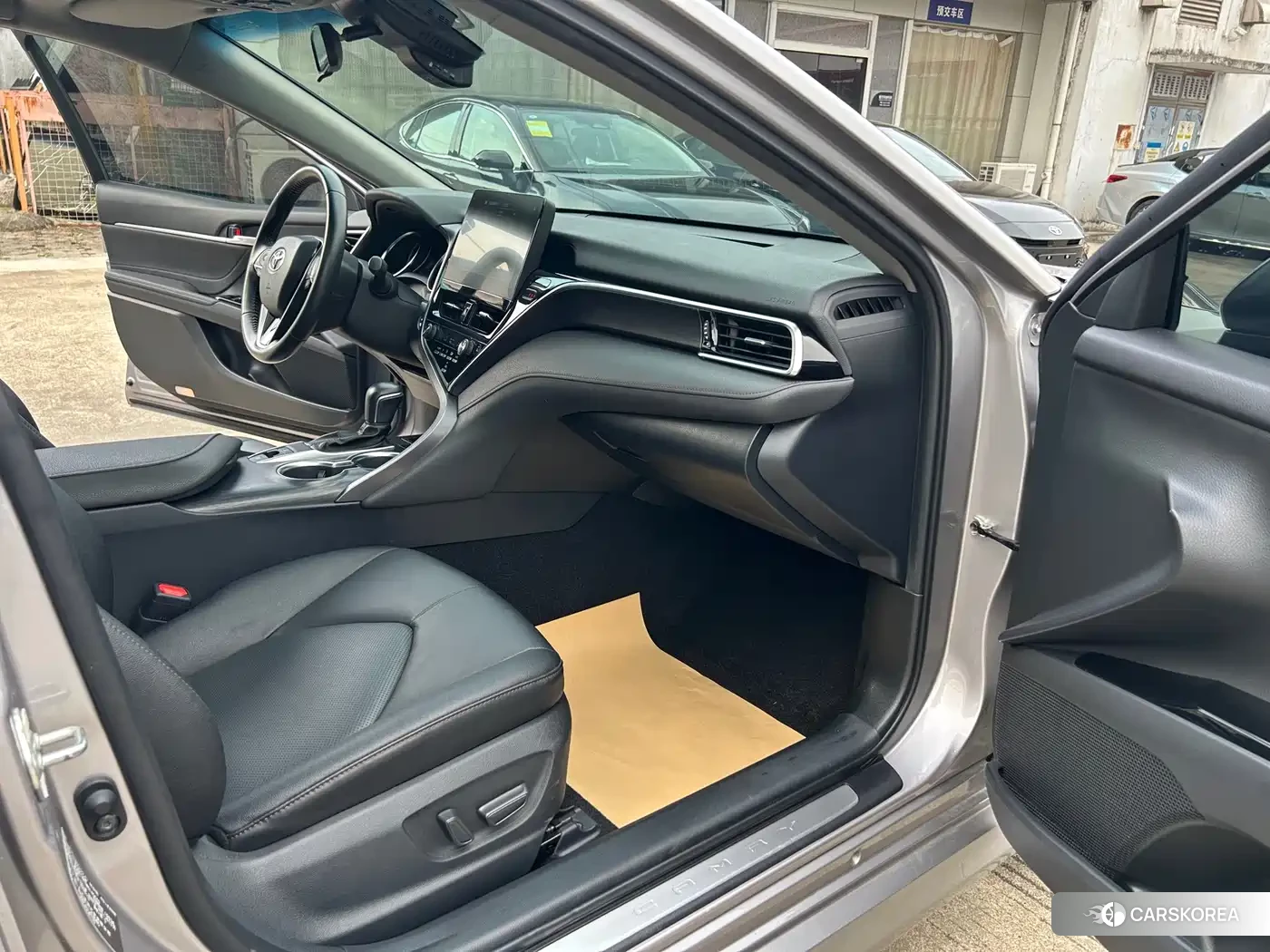 Toyota Camry 2022 Silver/gray из Китая, фото 2