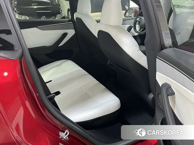 Tesla Model Y 2026 Красный из Китая, фото 2