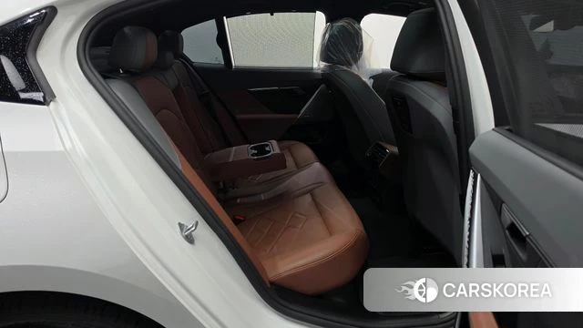 BMW 5 Series (G60) 2025 Белый из Кореи, фото 2