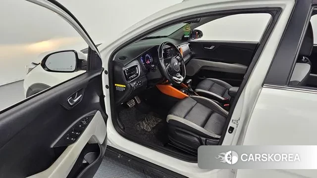 Kia Stonic 2018 Белый из Кореи, фото 2