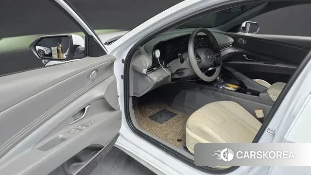 Hyundai The New Avante (CN7) 2023 Белый из Кореи, фото 2