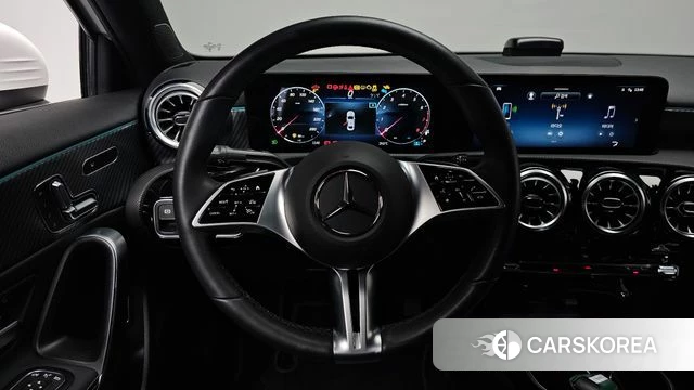 Mercedes-Benz A-Class W177 2024 Белый из Кореи, фото 2