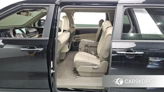 Kia Carnival 4th generation 2023 Черный из Кореи, фото 2