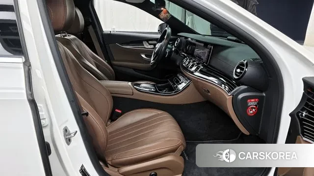 Mercedes-Benz E-Class W213 2021 Белый из Кореи, фото 2