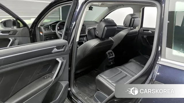 Volkswagen Tiguan second Generation 2023 Черный из Кореи, фото 2