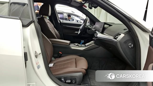 BMW i4 2022 Белый из Кореи, фото 2