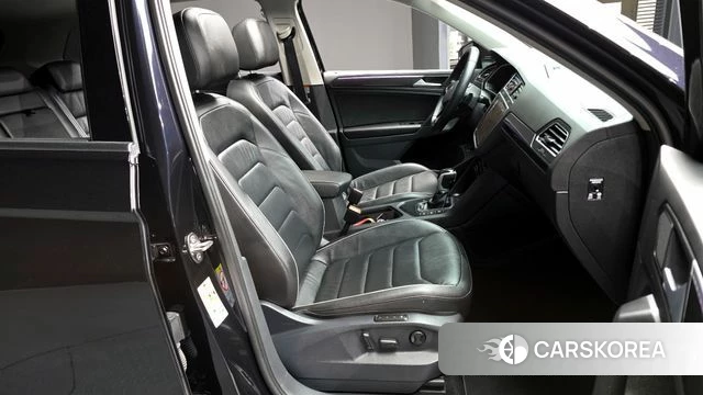Volkswagen Tiguan second Generation 2021 Черный из Кореи, фото 2