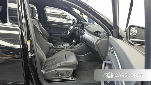 Audi Q3 (F3) 2022 Черный из Кореи, фото 2