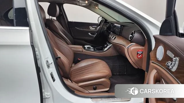 Mercedes-Benz E-Class W213 2019 Белый из Кореи, фото 2