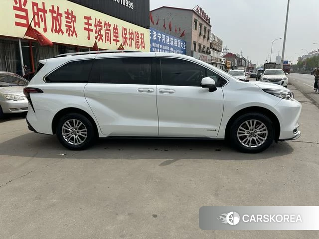 Toyota Saina 2022 Белый из Китая, фото 2