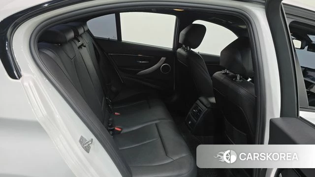 BMW 3 Series (F30) 2018 Белый из Кореи, фото 2