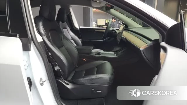 Tesla Model Y 2024 Белый из Кореи, фото 2