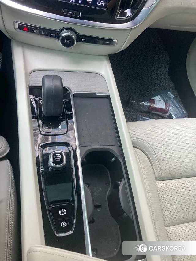 Volvo V60 Cross-Country 2nd Generation 2021 Черный из Кореи, фото 2