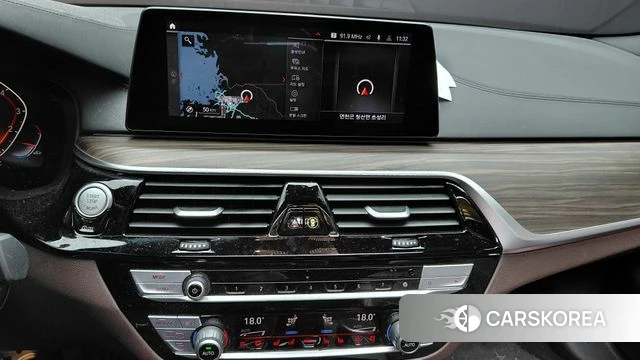 BMW 5 Series (G30) 2020 Белый из Кореи, фото 2
