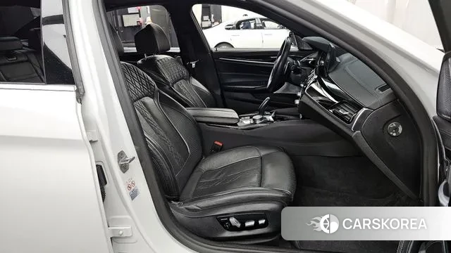 BMW 5 Series (G30) 2018 Белый из Кореи, фото 2