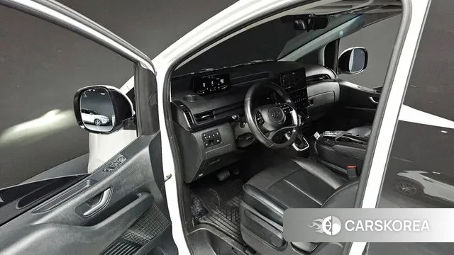 Hyundai Staria 2023 Белый из Кореи, фото 2