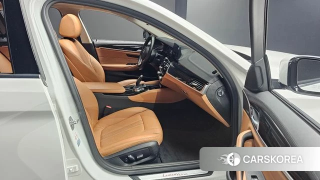 BMW 5 Series (G30) 2019 Белый из Кореи, фото 2