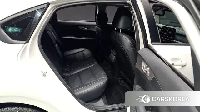 Kia The New K3 2nd generation 2021 Белый из Кореи, фото 2