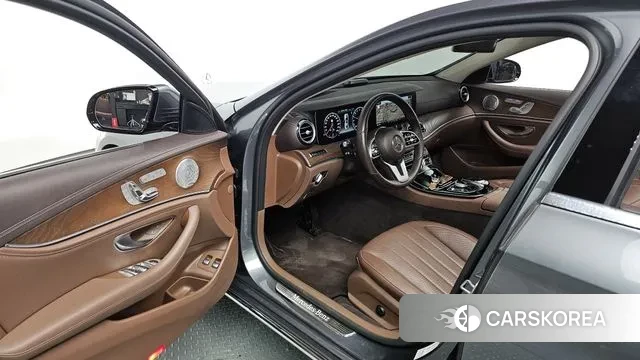 Mercedes-Benz E-Class W213 2019 Серый из Кореи, фото 2