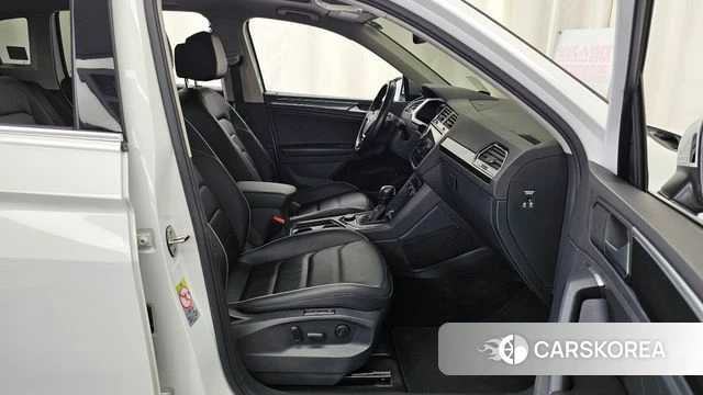 Volkswagen Tiguan second Generation 2020 Белый из Кореи, фото 2