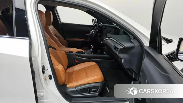 Lexus UX250h 2019 Белый из Кореи, фото 2