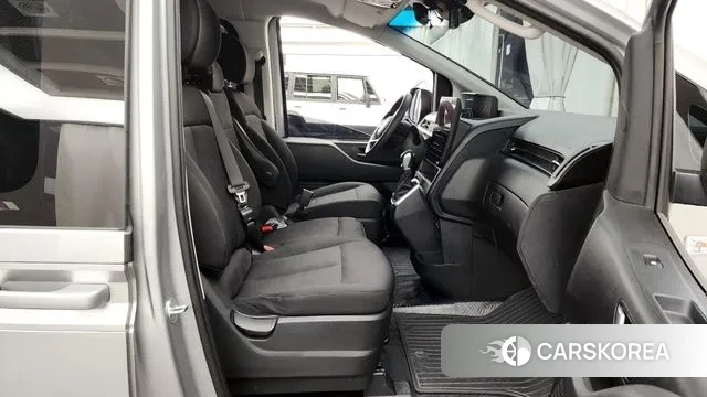 Hyundai Staria 2021 Серебряный из Кореи, фото 2