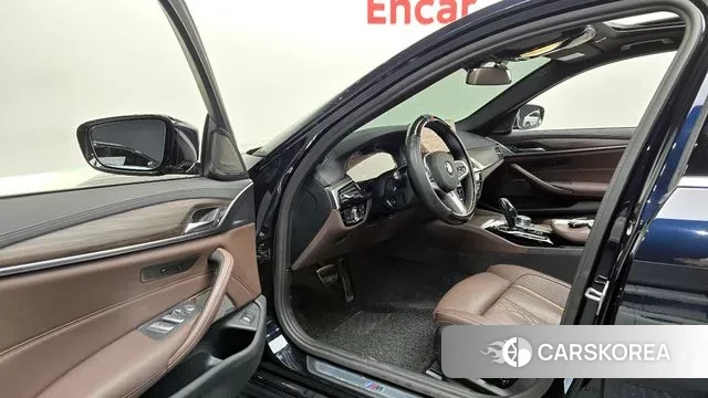 BMW 5 Series (G30) 2020 Черный из Кореи, фото 2