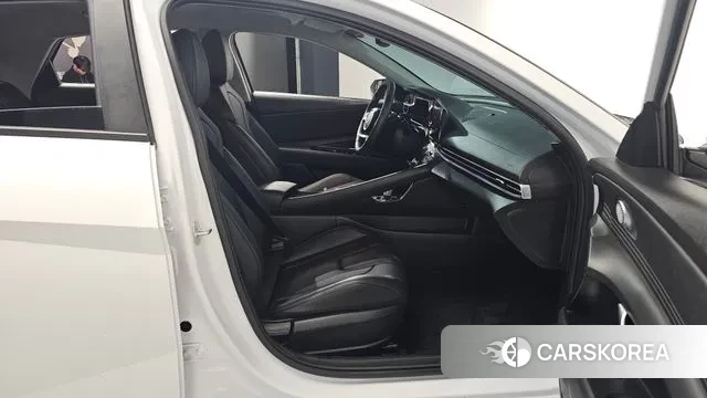 Hyundai The New Avante (CN7) 2024 Белый из Кореи, фото 2