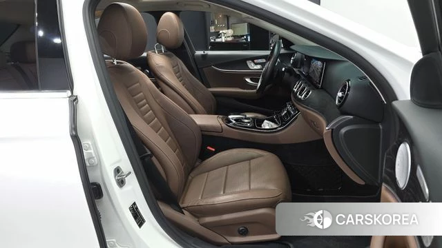 Mercedes-Benz E-Class W213 2020 Белый из Кореи, фото 2